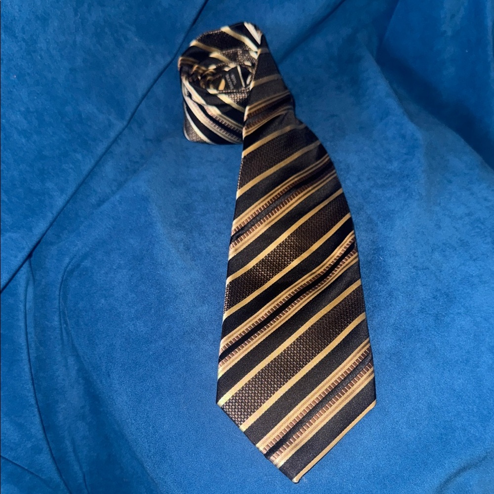 Elegant Black and Gold Striped silk Men's Tie